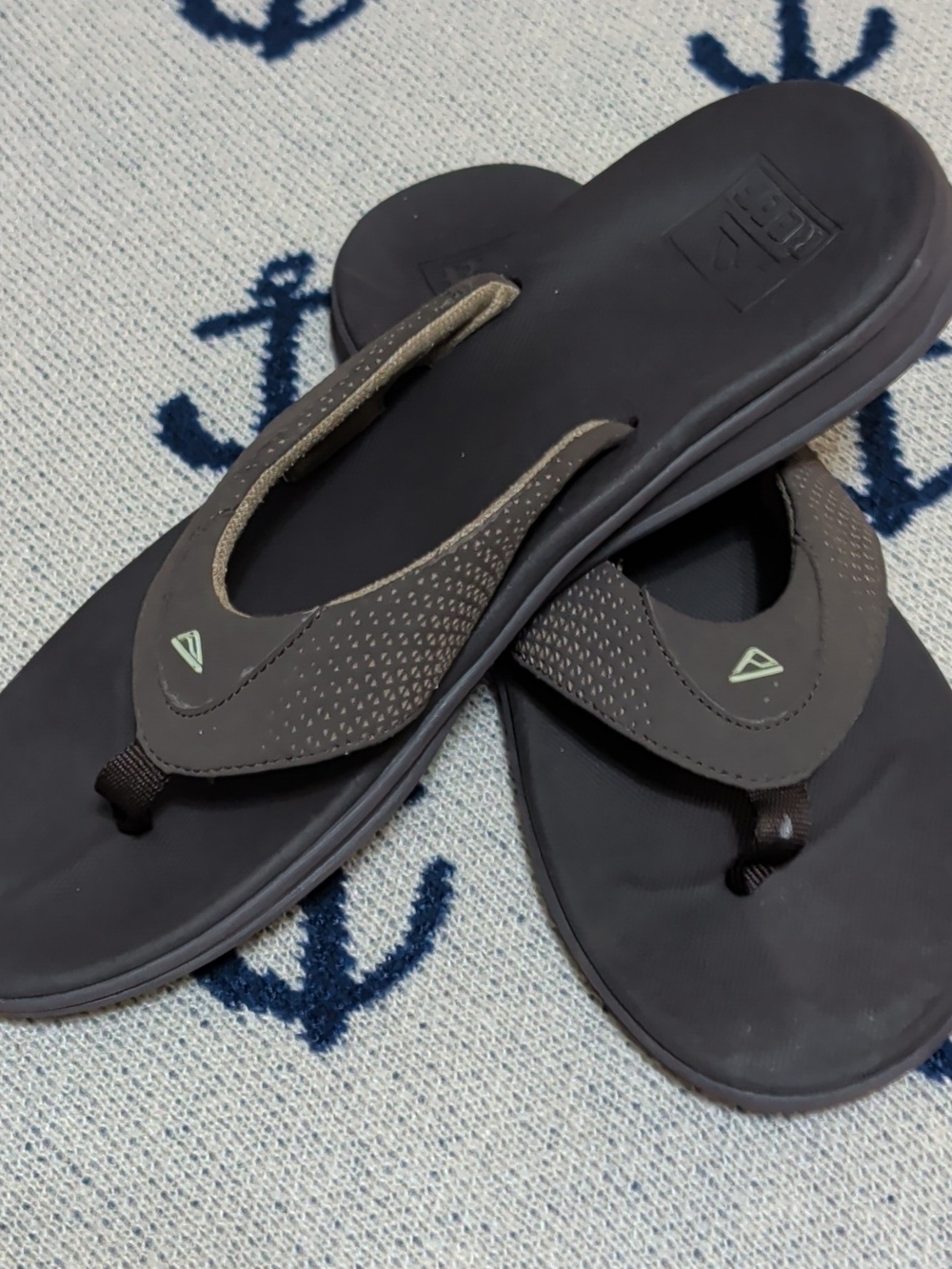 Quiksilver Men's Dark Brown & Black Flip-Flop Sandals